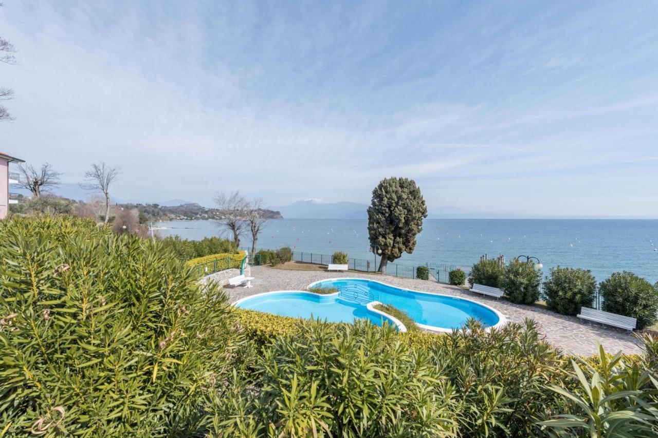 On The Beach Lake View Manerba del Garda Exterior photo