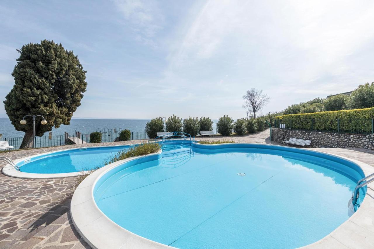On The Beach Lake View Manerba del Garda Exterior photo
