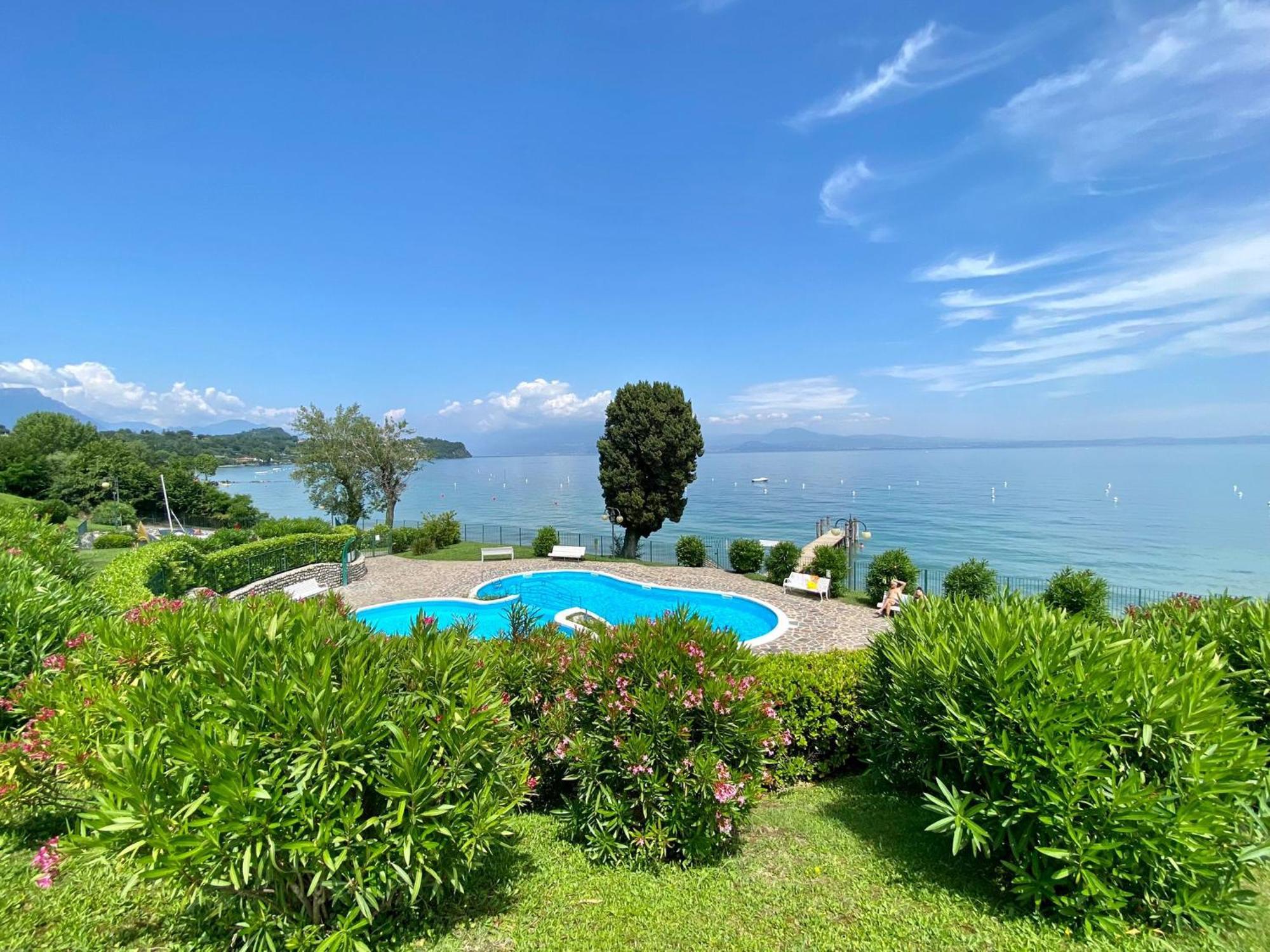 On The Beach Lake View Manerba del Garda Exterior photo